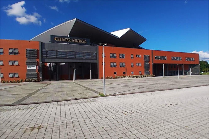 Plac przed Netto Areną przed zmianami