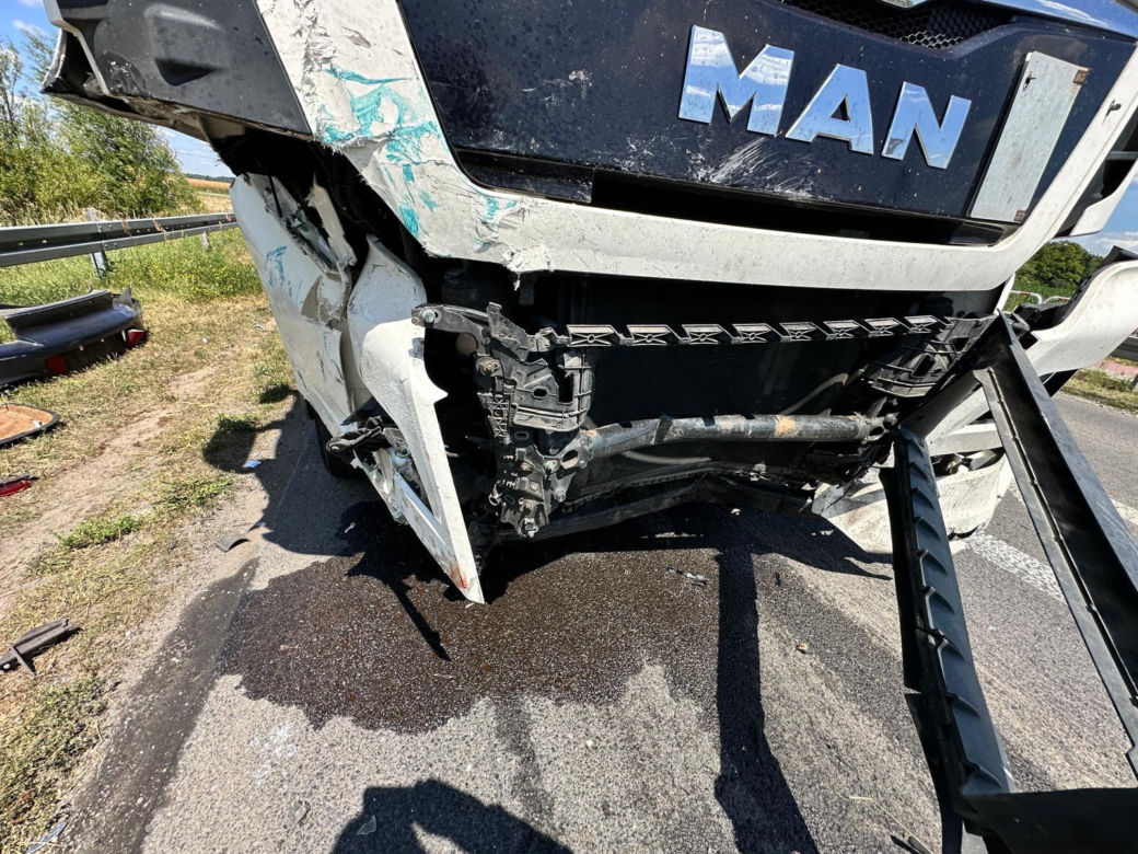 Wypadek w Elżbietowie. Tir roztrzaskał osobówkę. W tym samym miejscu zginęło troje dzieci i ich mamy