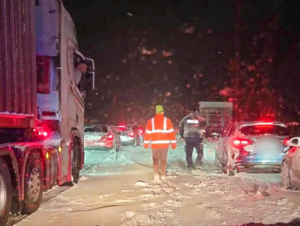 Polska stanęła zasypana śniegiem. Ekspert: opady ratują nas przed suszą