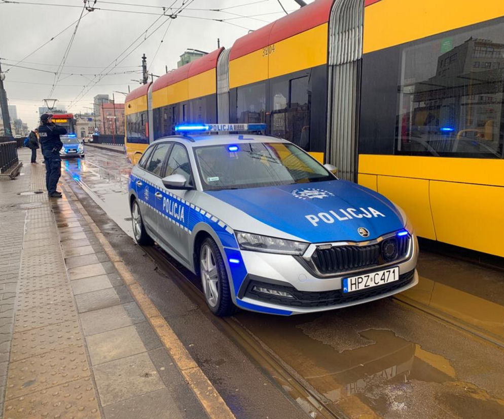 Tragedia na moście Poniatowskiego. Kobieta wbiegła pod pędzący tramwaj