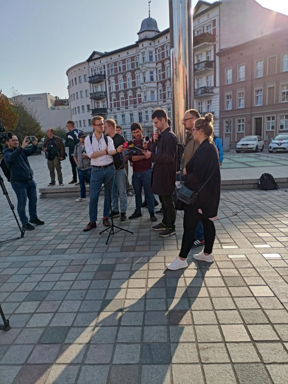 Pikieta urzędników poznańskich na Placu Kolegiackim