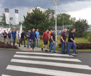 Związkowa Solidarność w MAN BUS nadal protestuje! Dziś przed zakładem było głośno
