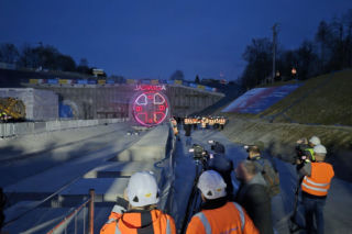 Inżynieryjny rekord w Beskidach - gigantyczna Jadwiga przebiła się przez góry! Tarcza TBM skończyła drążyć tunel pod Pisarzową