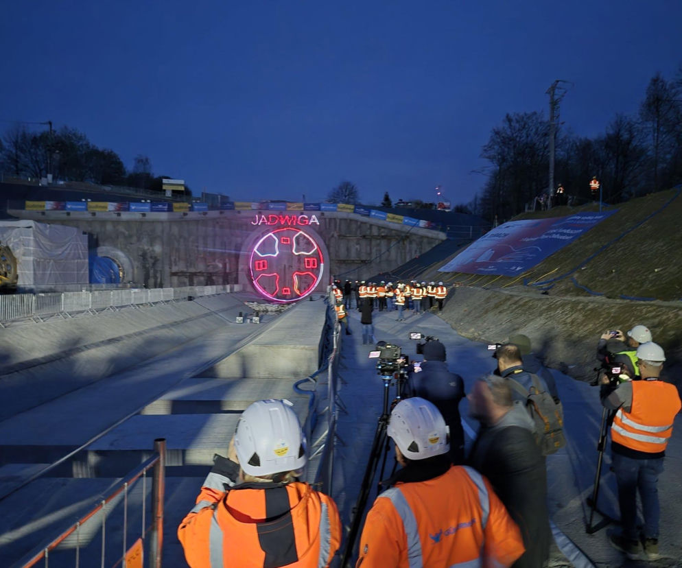 TBM Jadwiga zakończyła drążenie tunelu kolejowego pod Pisarzową