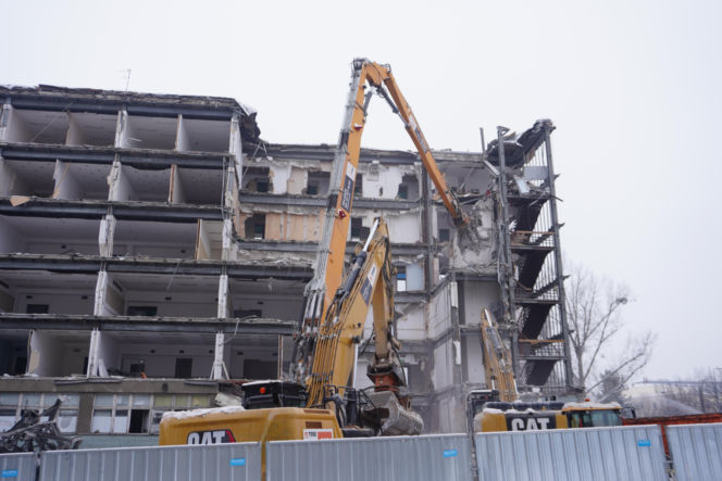 Rozbiórka słynnego budynku UW na Mokotowie