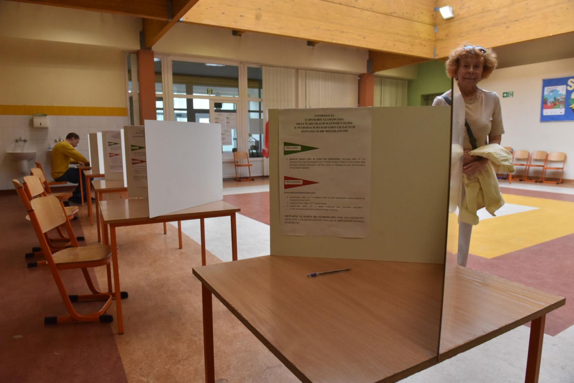 Wybory samorządowe 2024 w Toruniu. Zdjęcia z lokali wyborczych, tak głosowali mieszkańcy Torunia