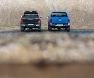 Volkswagen Amarok V6 3.0 TDI 258 KM 4Motion DSG8 Aventura vs. Toyota Hilux 2.4 D-4D 150 KM 4x4 AT6 Selection 50