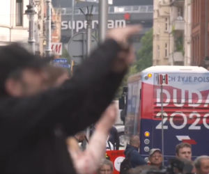 Andrzej Duda w Katowicach spotkał się z mieszkańcami. Były wspólne zdjęcia, uściski dłoni i... kawa [ZDJĘCIA, WIDEO]