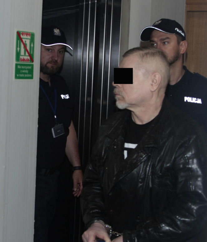 Zjadł flaki i zasztyletował ratownika. Szokujące tłumaczenie w sądzie!