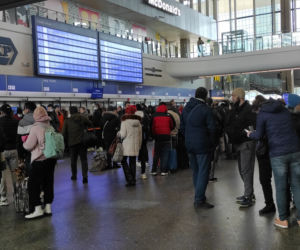 Tłumy na Dworcu Centralnym. Zmienił się w noclegownię dla uchodźców