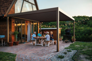 Pergola szyta na miarę – zagospodarowanie przestrzeni bez strat. Jak stworzyć salon w ogrodzie?