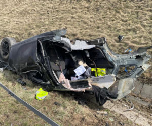 Przerażający wypadek na autostradzie A1. Samochód dosłownie rozpadł się na pół [ZDJĘCIA]