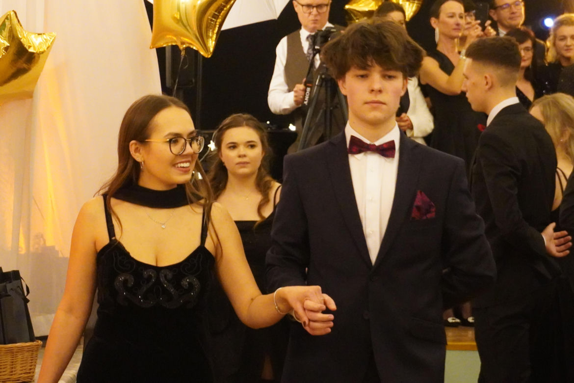 Polonez na Studniówce 2025 w II LO w Poznaniu