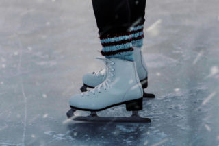 Lodowiska w Warszawie 2025/2026. Gdzie i kiedy pójść na łyżwy w stolicy?