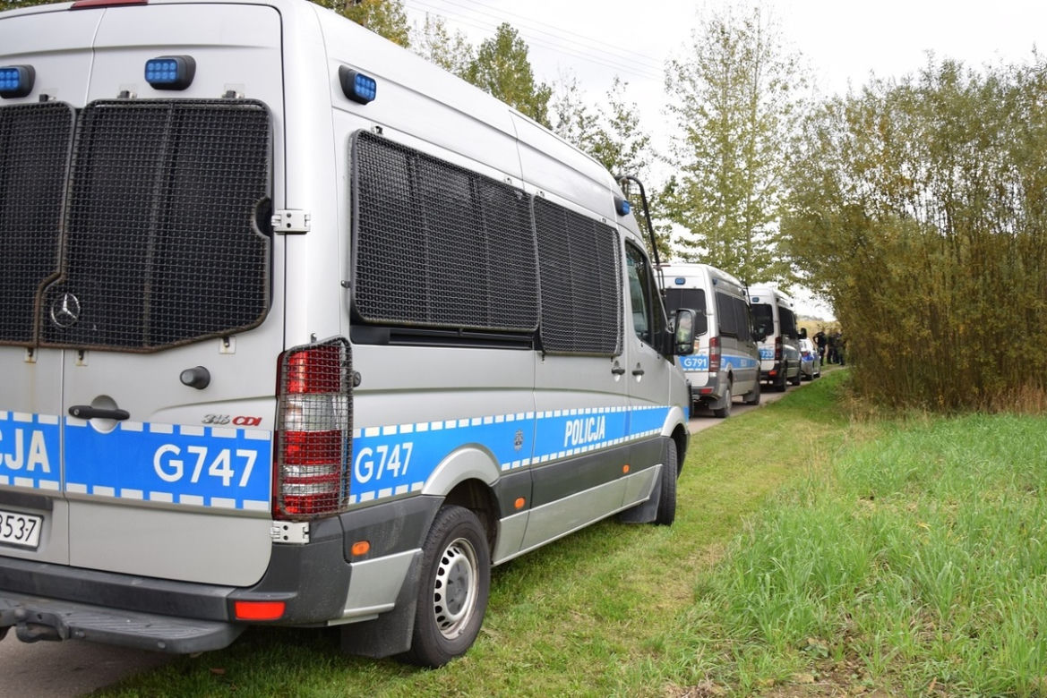 Przyłożył mu ostrze do szyi i kazał wsiąść do bagażnika. 19-latek został porwany przez bandytę