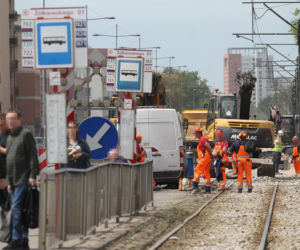 Mieszkańcy o remoncie na Grochowskiej: Najwyższy czas!