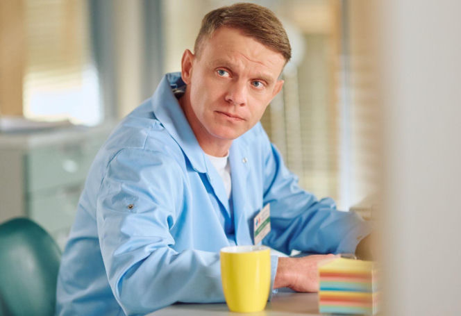 "Na Wspólnej", odcinek 4182: Hoffer i Nalepa odkrywają, że Antek został zakażony gronkowcem. Jego siostra grozi placówce pozwem