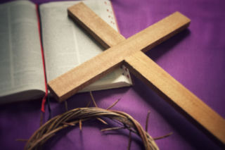 Wielki Post – zasady i pytania, które wracają co roku: czy można jeść mięso, słodycze, tańczyć i chodzić na imprezy?