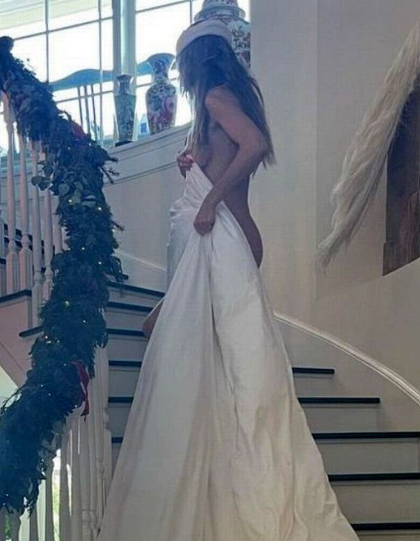 Heidi Klum kompletnie naga. Owinięta w kołdrę prosi męża: "Wracajmy do łóżka!"