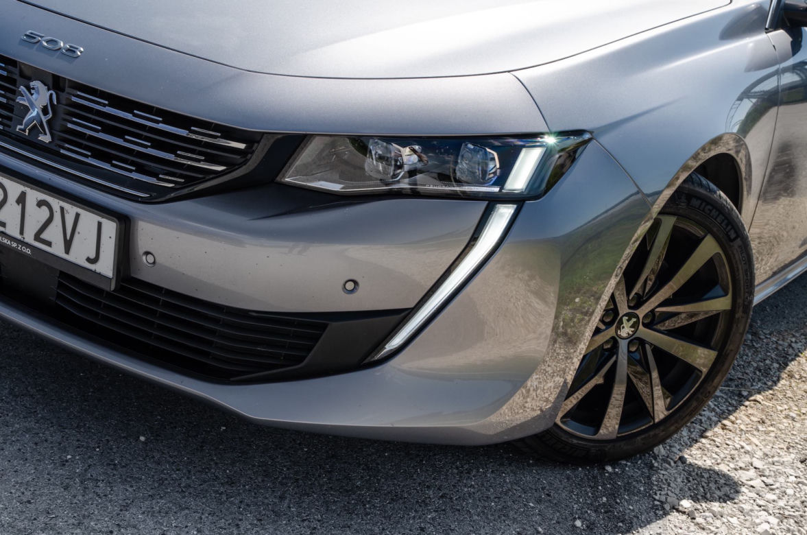 Alfa Romeo Giulia Veloce vs Peugeot 508 Allure