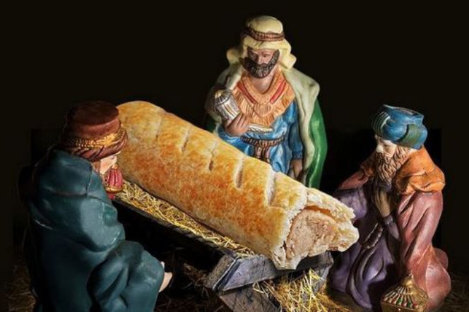 Parówka w cieście w żłobie zamiast Jezusa