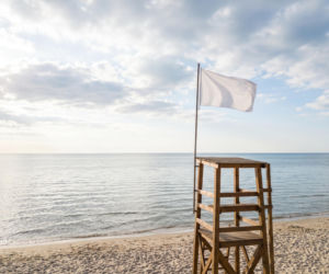 Sinice Jastrzębia Góra. Czy w Jastrzębiej Górze można się kąpać 19.08? Flaga, warunki pogodowe