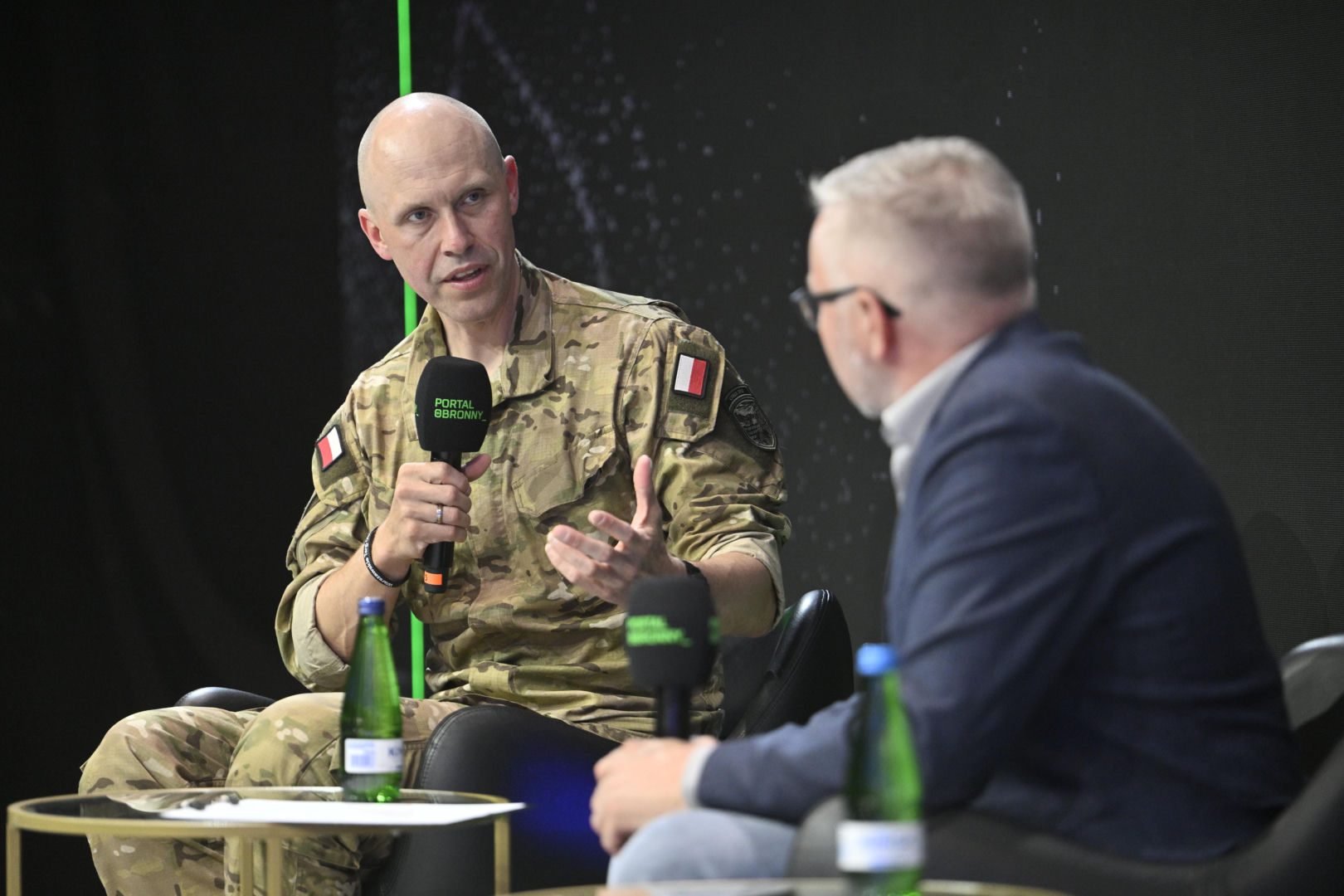 Warszawskie Targi Obronne. Scena Biała. Fire chat: Gen. Chmielewski o pasji do cyberbezpieczeństwa i i ekstremalnego biegania