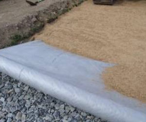 Geowłóknina DuPont™ Typar® na konnym torze wyścigowym