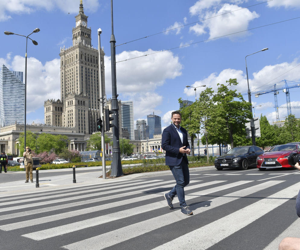 Spacer z Trzaskowskim po centrum Warszawy, Rewolucja na rondzie Dmowskiego się dokonała
