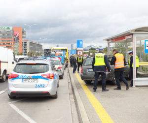 Samochód wjechał w przystanek