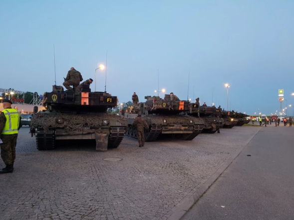 Śląskie: Wojsko na ulicach! Pancerne kolumny w kilku miastach. O co chodzi?