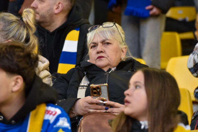 PRES Grupa Dewloperska Toruń - Abramczyk Polonia Bydgoszcz, zdjęcia kibiców i zawodników z pożegnania Adriana Miedzińskiego