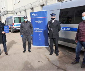 Przekazanie samochodu od Zakładu Karnego w Iławie dla OSP Jamielnik