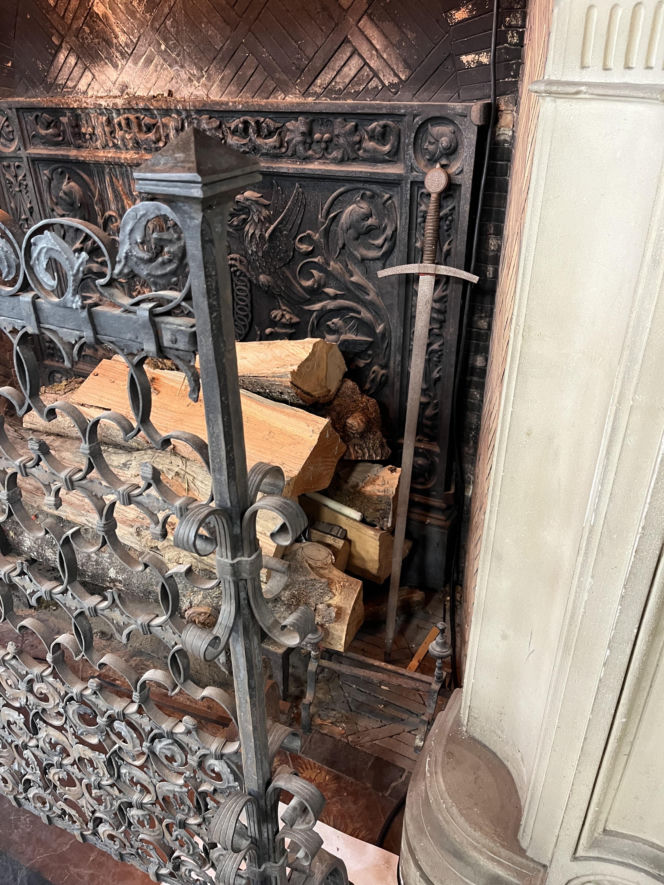 Co naprawdę dzieje się w zamku Zdrajców? Mamy zdjęcia zza kulis hitu TVN!