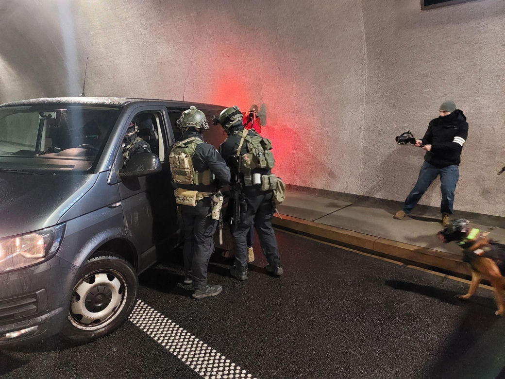 Akcja służb w tunelu na Zakopiance. Kontrterroryści opanowali kryzysową sytuację
