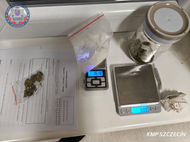 Diler pomylił klientów z policjantami