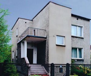 Dom typu kostka z lat 50. został przebudowany