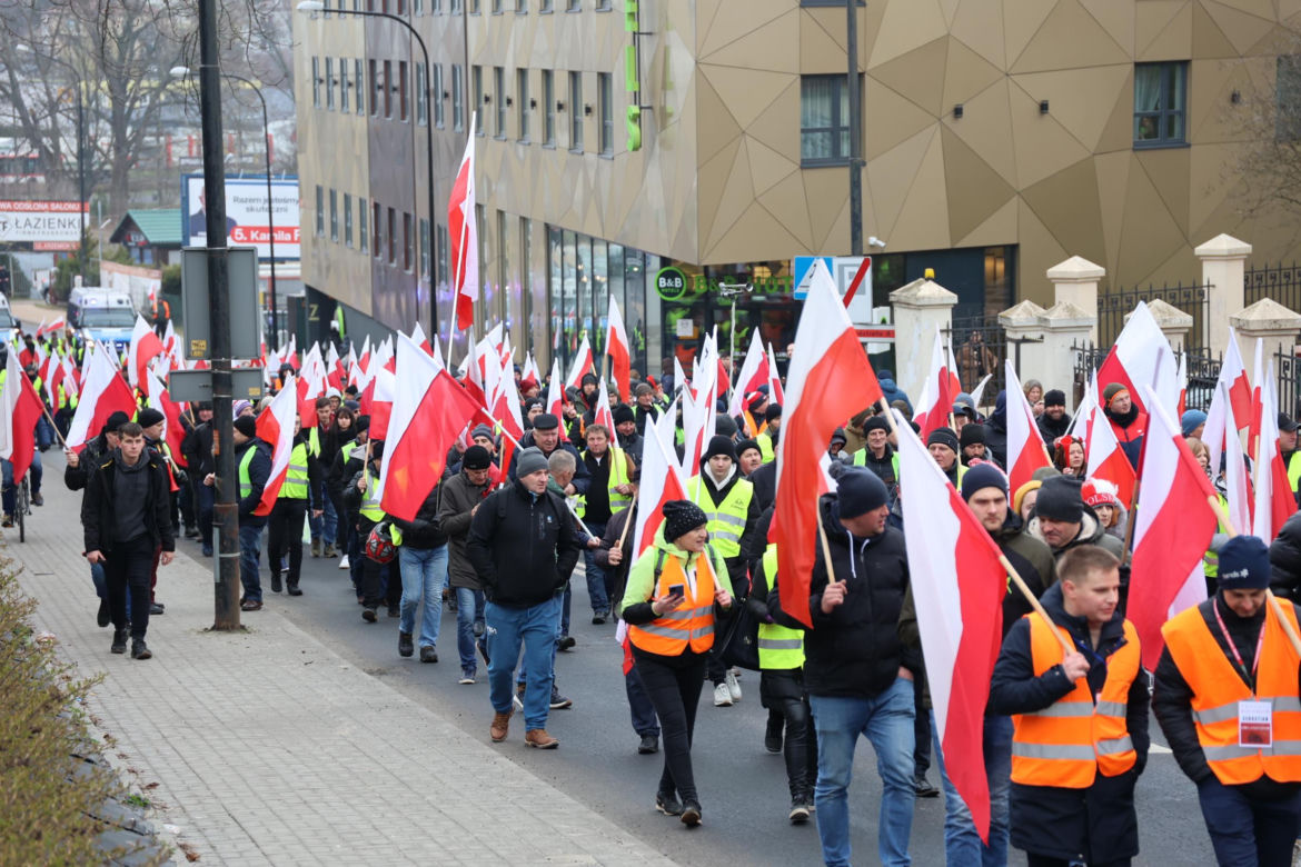 Protest rolników 20 marca w Lublinie. Przeszli ulicami miasta pod LUW