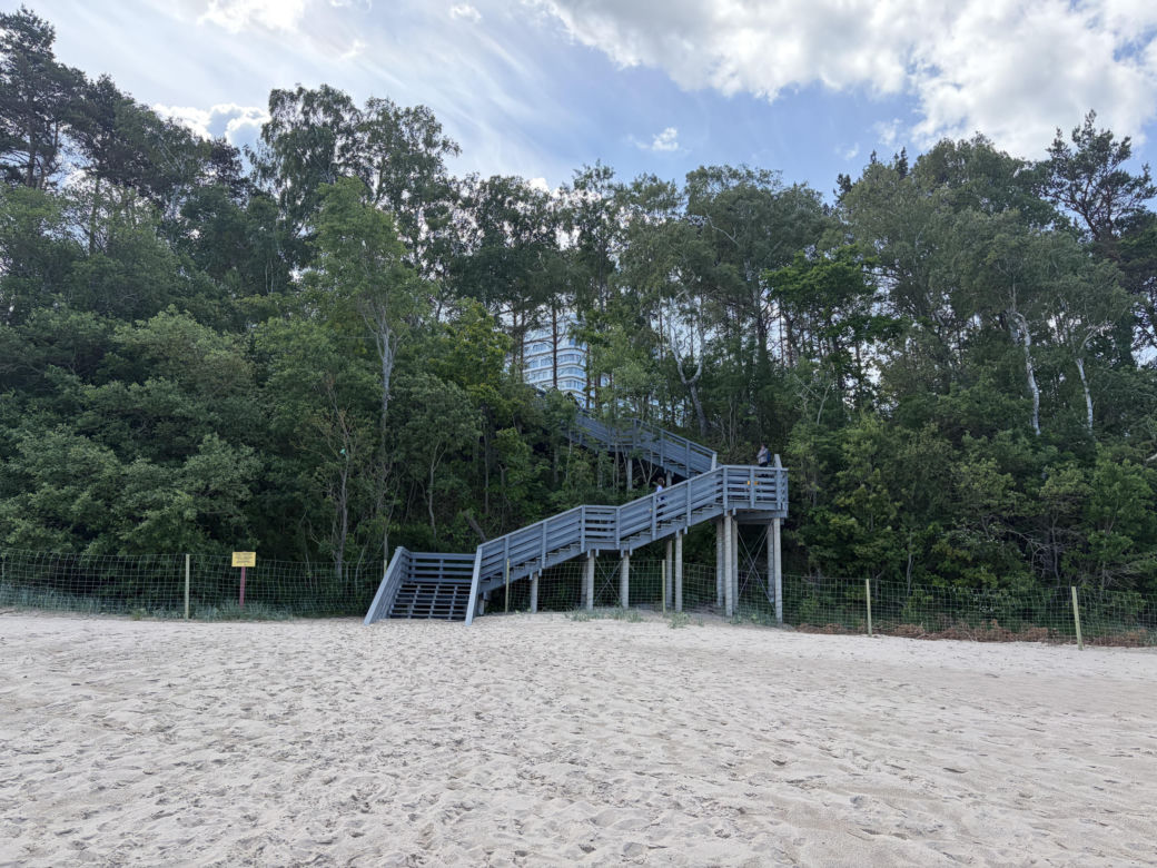 Zejście na plażę hotel Gołębiewski Pobierowo [ZDJĘCIA]