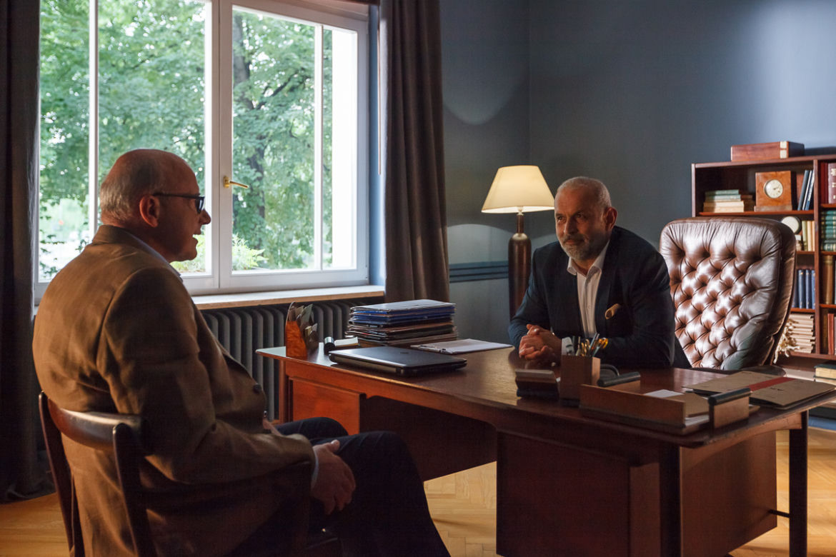 O mnie się nie martw 3 odcinek 27 (odc. 1). Marek Kaszuba (Krzysztof Stelmaszyk), profesor (Piotr Machalica)
