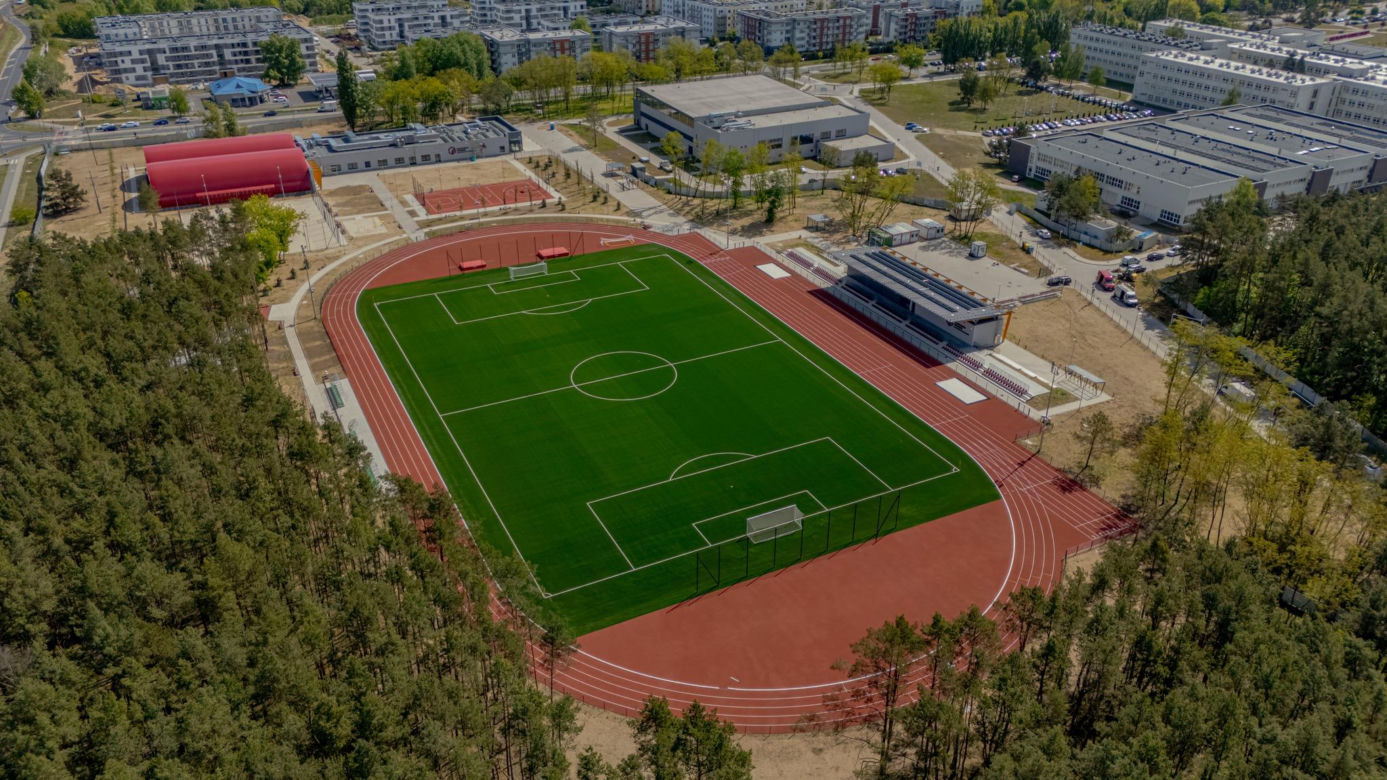 Boisko z certyfikatem FIFA, strzelnca, korty tenisowe. Akademickie Centrum Sportu będzie otwarte. Biegusiem!