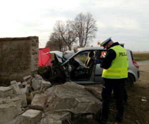 Tragedia na drodze pod Śremem! Dwaj młodzi bracia ZGINĘLI na miejscu [ZDJĘCIA]