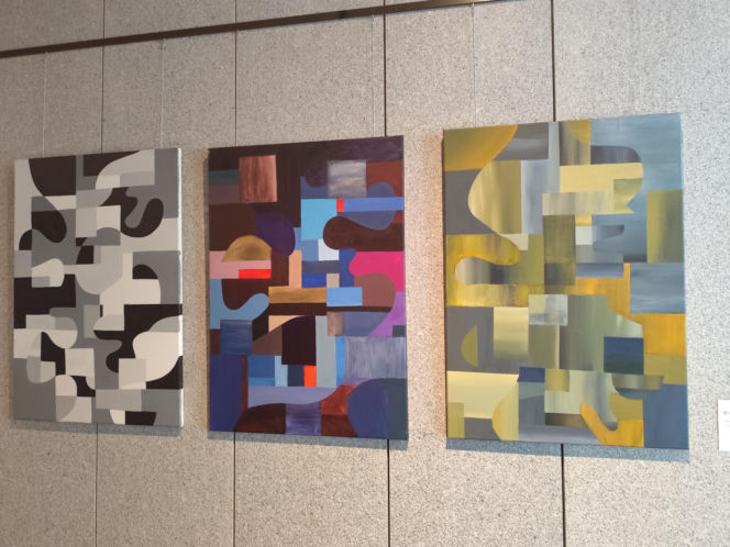 W Sądzie Apelacyjnym w Krakowie powiesili obrazy. "Niektórzy robią dziwne miny"