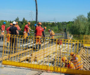 Łódź: Na wiadukcie na Dąbrowskiego praca wre!