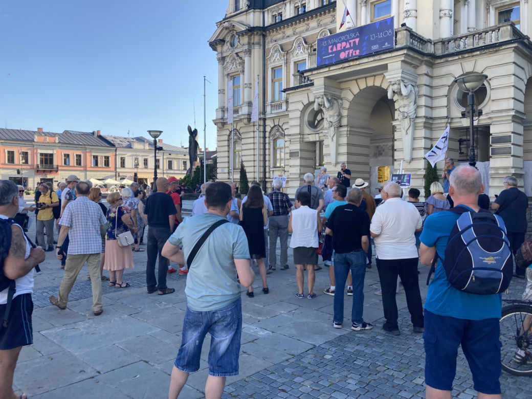 Protest w Nowym Sączu przeciwko zmianom w ustawie o radiofonii i telewizji