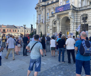Protest w Nowym Sączu przeciwko zmianom w ustawie o radiofonii i telewizji