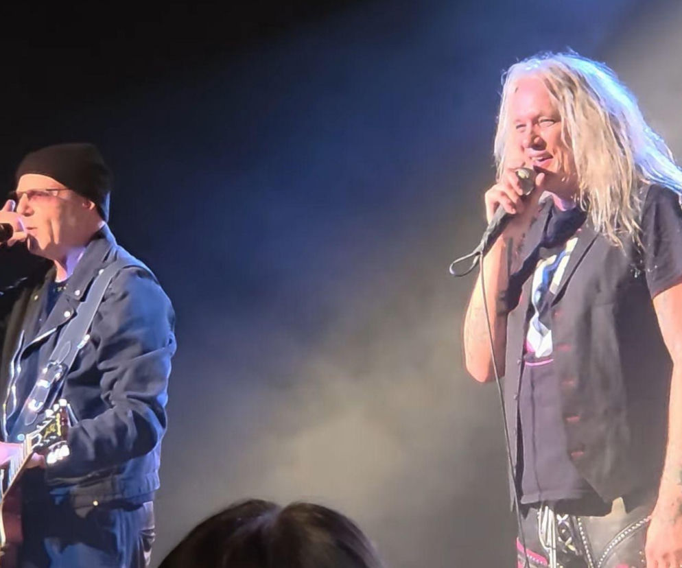 Sebastian Bach śpiewa na scenie z Twisted Sister. O debiucie wokalisty przeczytasz na EskaRock.