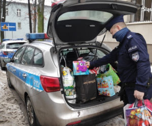 Katowice. Policjanci przekazali dary do domu dziecka