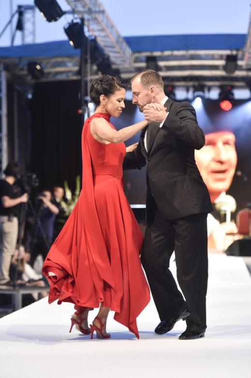 Anna Iberszer i Piotr Woźniak tańczą tango na 90-leciu Juraty i pokazie Doroty Goldpoint