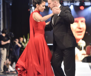 Anna Iberszer i Piotr Woźniak tańczą tango na 90-leciu Juraty i pokazie Doroty Goldpoint